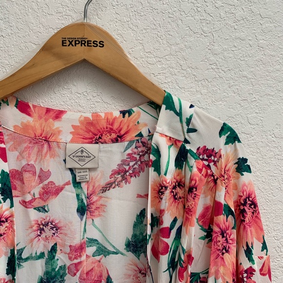 St John’s Bay floral kimono - Picture 3 of 4